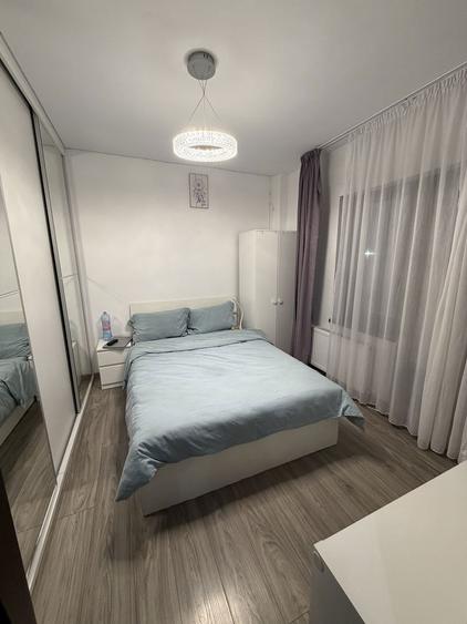 Inchiriez apartament 2 camere decomandat + loc de parcare - 1