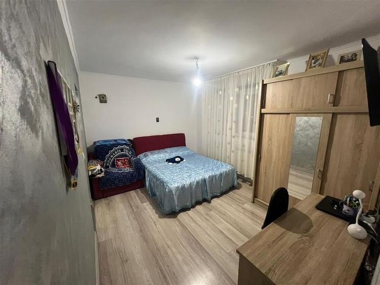 Garsoniera zona Spital - Comisia Centrala etaj 4 cu acoperis - 1