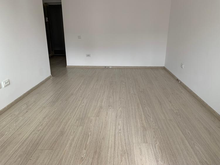 Garsoniera decomandata, bloc nou, Aparatorii Patriei metrou - 2