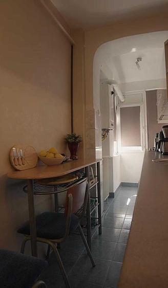 Apartament cu 3 camere, decomandat, etaj 9/10, zona Podu Ros - 6