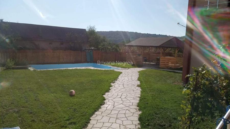 Casa cu piscina, 6 camere si 3 bai