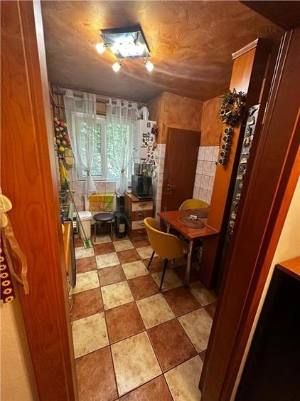 CIRCUMVALATIUNII - ETAJ 1 - BLOC IZOLAT - 4 camere - 2 bai - debara - decomandat - 21