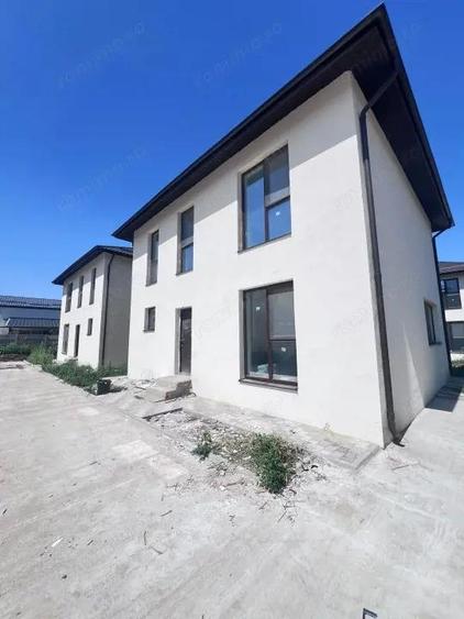 Vanzare Vila Individuala/Cristalului/5 camere id nr 54 - 13