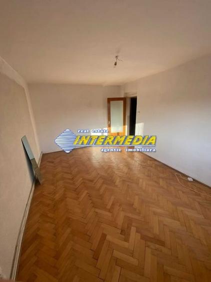 Apartament cu 3 camere decomandat în Cetate
