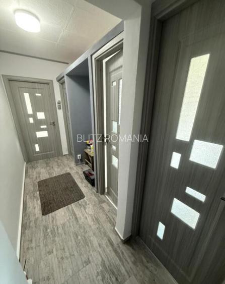 Apartament 3 camere semidecomandat, 50 mp, zona Segarcea Apartament 3 camere semidecomandat, 50 mp, zona Segarcea