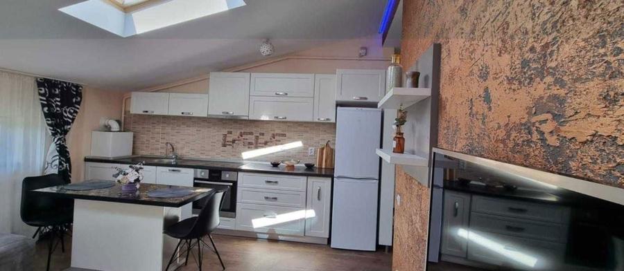 Inchiriez apartament 2 camere semi-decomandat, open space - 1