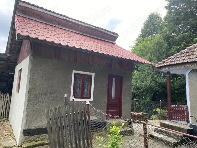 Casa ?i teren de vanzare - 1