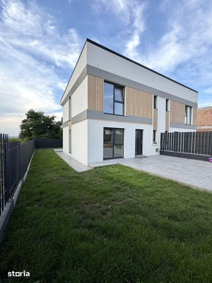 Casă cu 4 camere decomandat cu Teren 226 Mp în Bucium