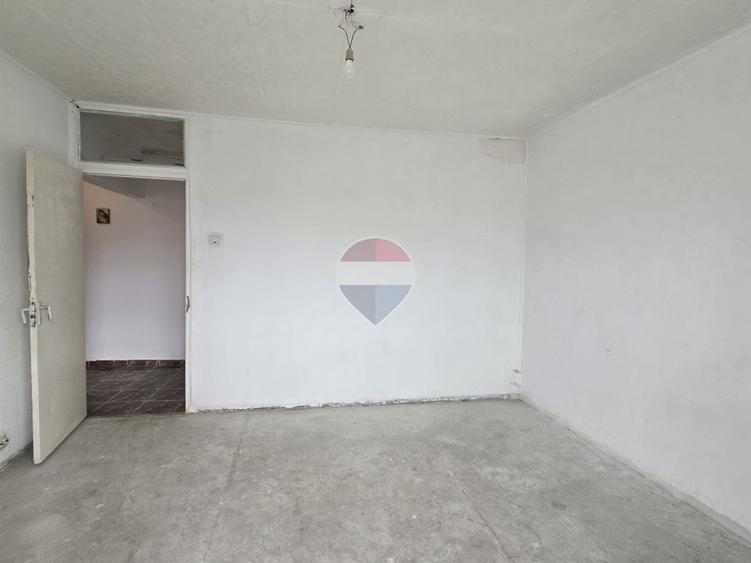 Apartament cu 3 camere decomandat în Berceni