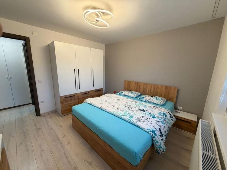 Inchiriez apartament (zona Mercur)Cetate - 1
