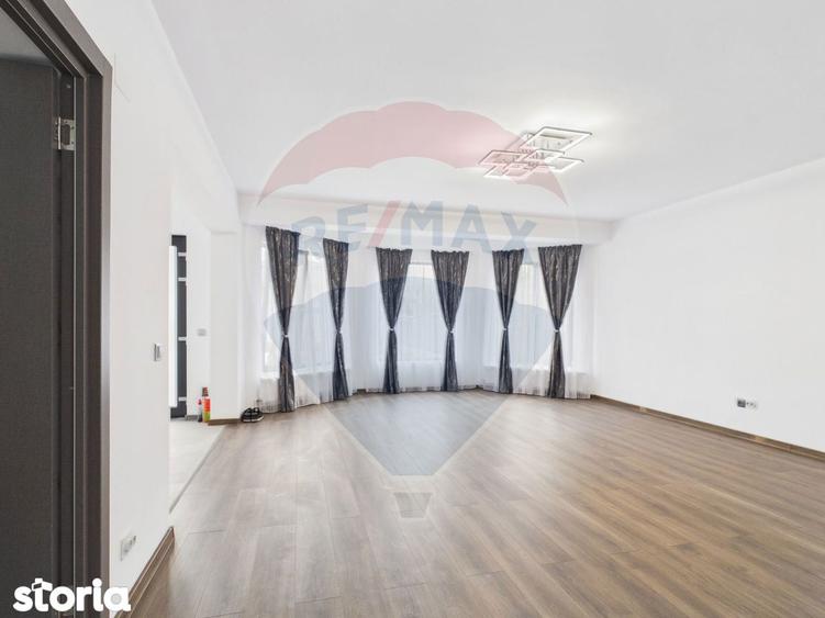 Casa / Vila cu 5 camere de vanzare - 3