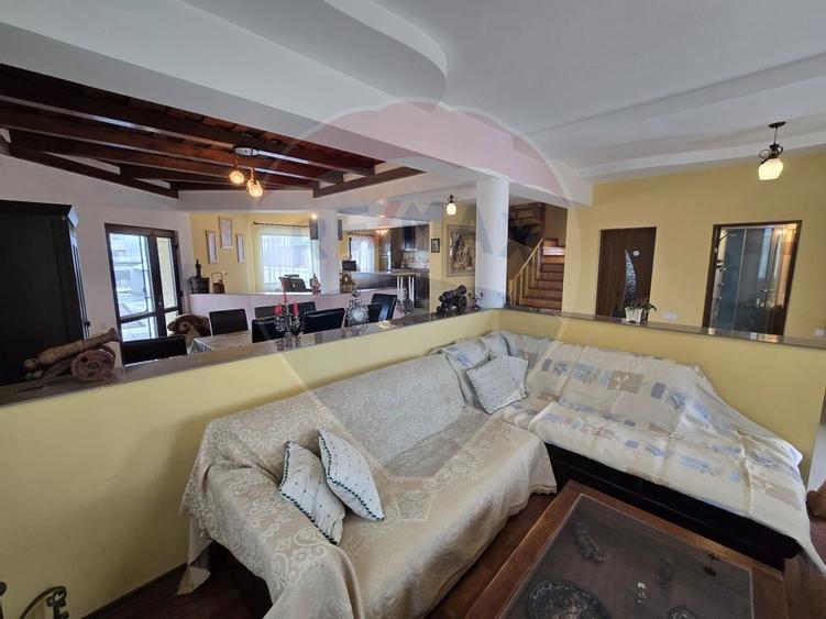 CASA SPATIOASA SI PRIMITOARE IN CENTRUL ORASULUI  AVRIG JUD,  SIBIU - 26