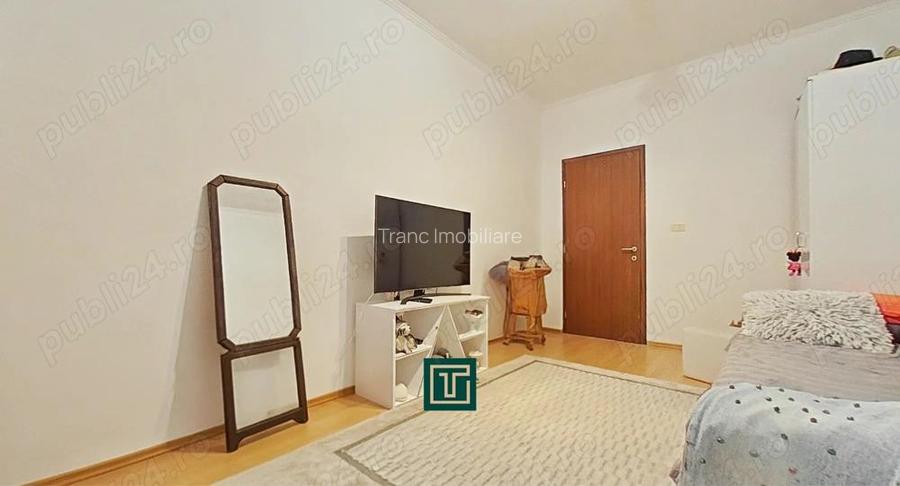 Casa impresionanta cu 15 camere, teren generos, piscina ?i doua corpuri de cladire Fantanele, Arad