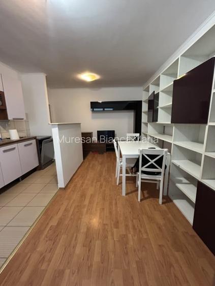 Apartament cu 3 camere, 60 mp, parcare, balcon, zona Eroilor Apartament cu 3 camere, 60 mp, parcare, balcon, zona Eroilor