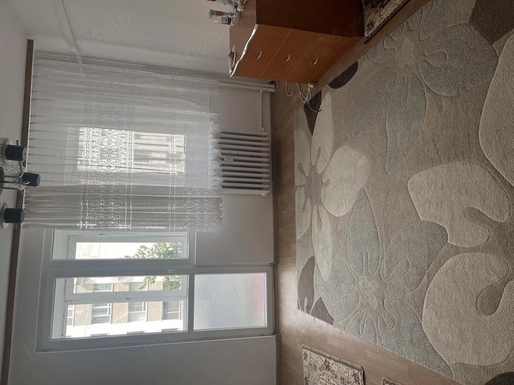 Apartament cu 3 camere semidecomandat în Drumul Taberei