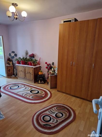 Apartament cu 4 camere decomandat în Vlădeni