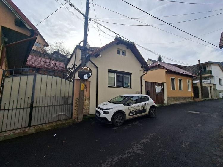 Casă individuală cu 5 camere cu Canalizare în Schei