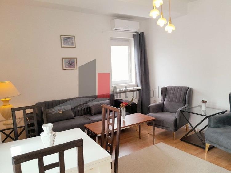 Apartament cu 3 camere decomandat în Roșu