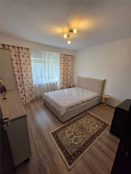 Apartament cu 3 camere decomandat în Girocului