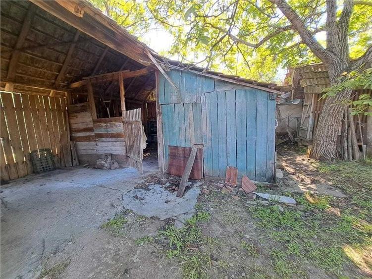 Casă cu 2 camere semidecomandat în Șișterea