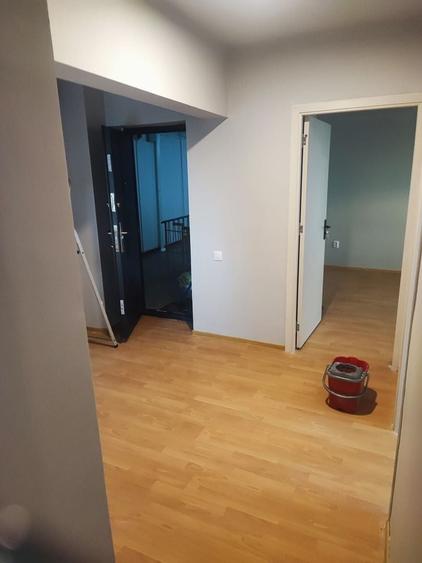 Apartament cu 3 camere decomandat în Lacul Tei
