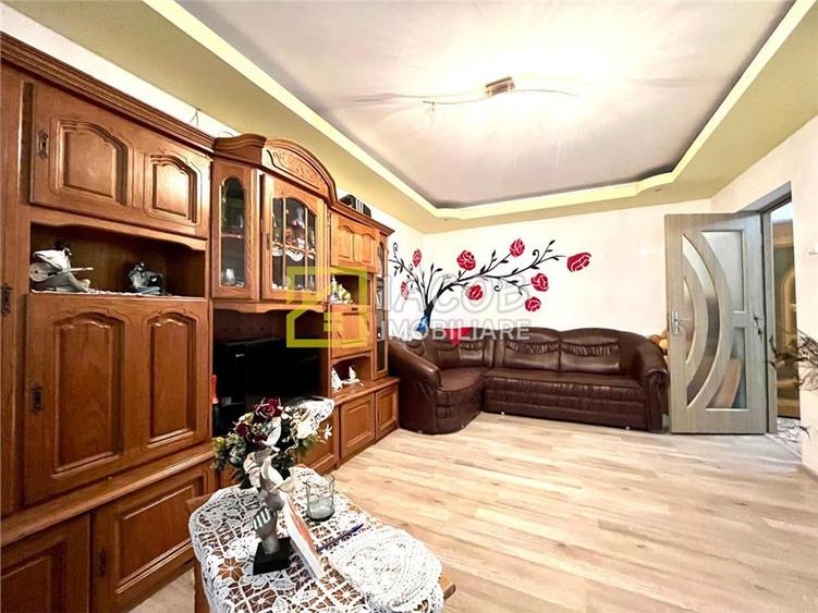 Apartament cu 2 camere decomandat, mobilat în Republicii