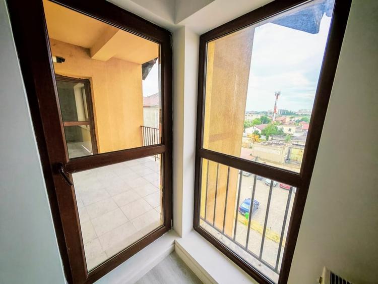 Apartament cu 3 camere decomandat în Brestei
