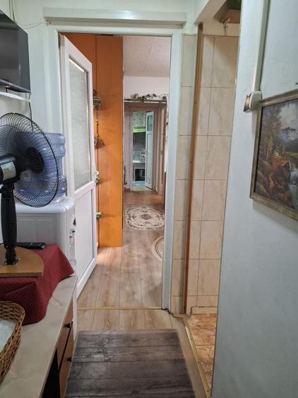 Apartament cu 3 camere semidecomandat în Brâncoveanu