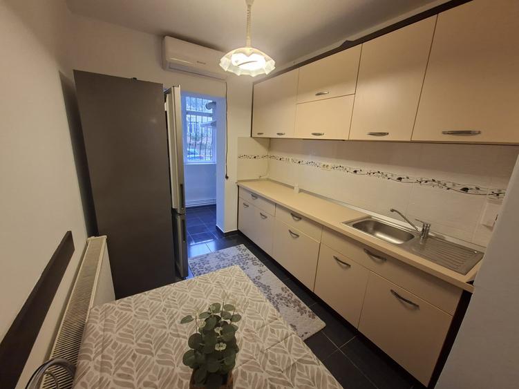 Apartament cu 2 camere decomandat în Poarta 6