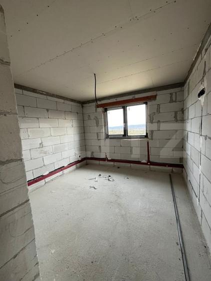 Casă individuală cu 4 camere cu Teren 3000 Mp în Uriu