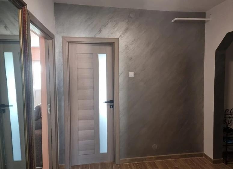 Apartament cu 3 camere decomandat în Metalurgie