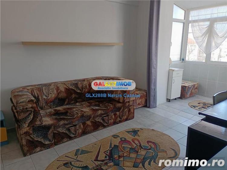 Garsonieră decomandată, mobilată în Universitate