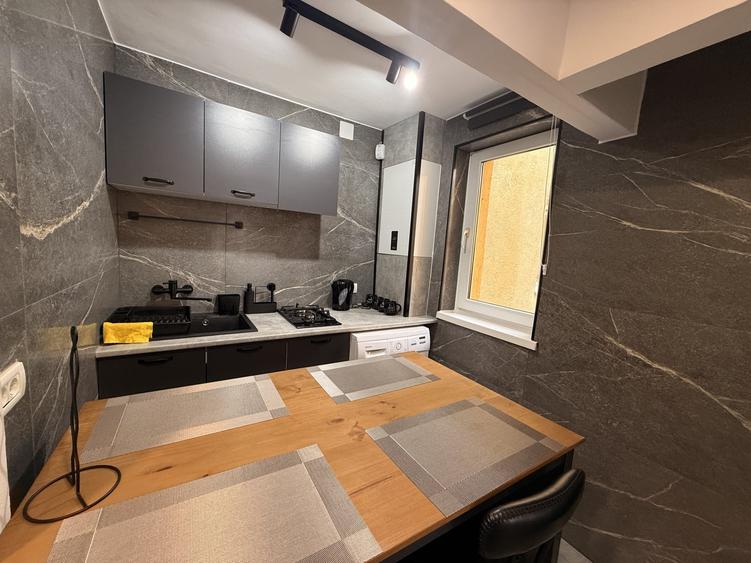 Apartament cu 2 camere decomandat, mobilat în Cetate