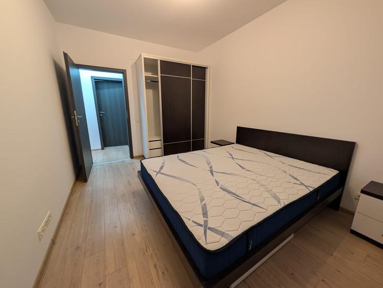 Apartament cu 3 camere semidecomandat în Drumul Taberei