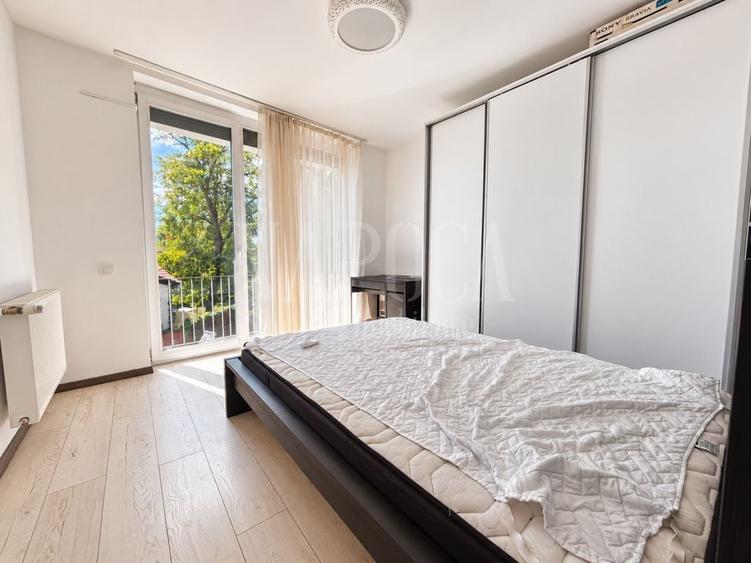 Apartament cu 3 camere semidecomandat în Grigorescu