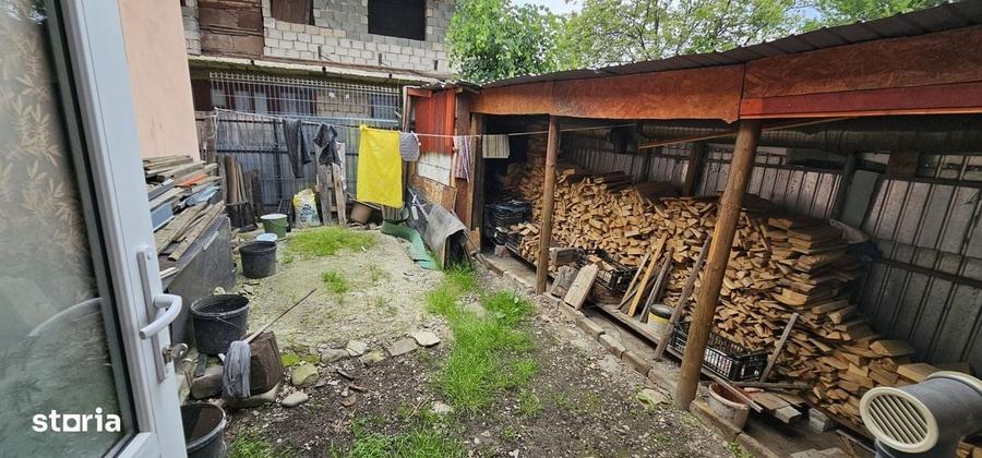 Casă cu 4 camere în Coman