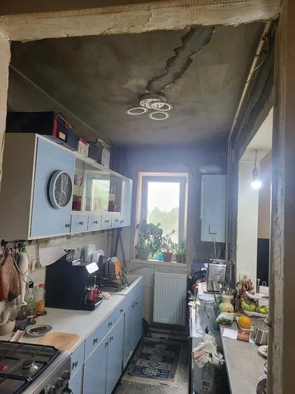 Apartament cu 3 camere semidecomandat în Nord