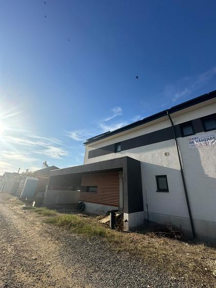 Duplex cu 5 camere cu Teren 100 Mp în Jilava