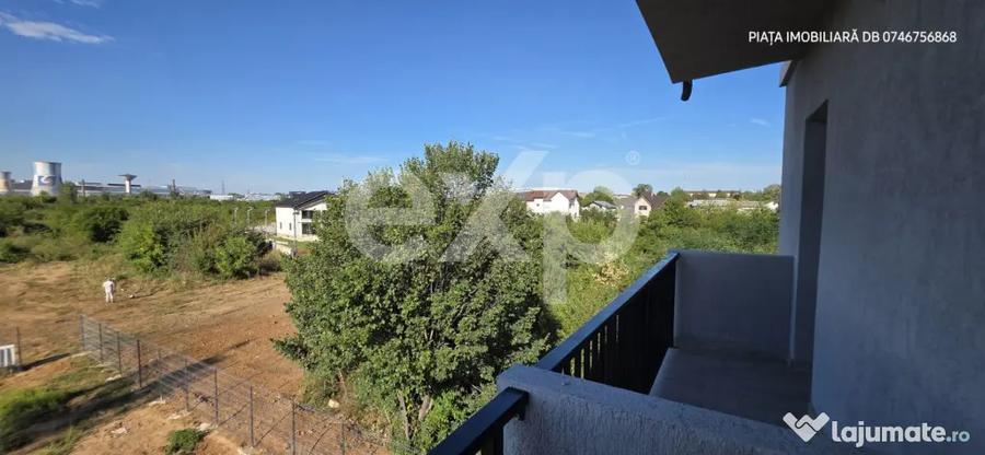 Apartament cu 2 camere semidecomandat, mobilat în Micro 12