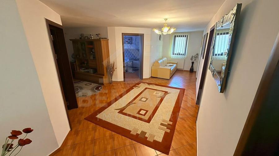 Casă cu 5 camere cu Teren 741 Mp în Central