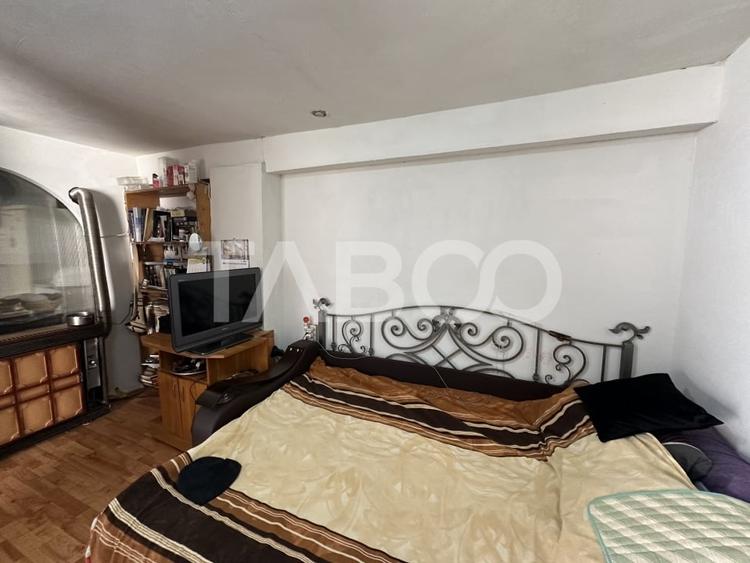 Casa de vanzare 5 camere 76 mpu 780 mp teren liber Comuna Mandra - 2