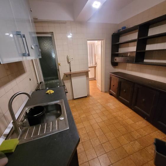 Universitate, Intercontinental, Blocul Roșu - 11