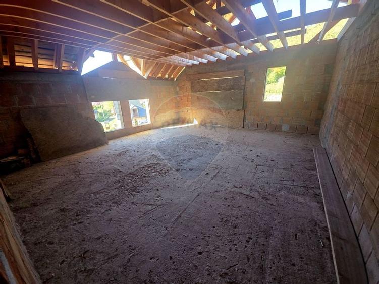 Casă / Vilă cu 5 camere de vânzare - 18