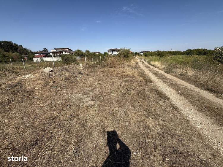 Teren 1300mp de vanzare in Straulesti - 1