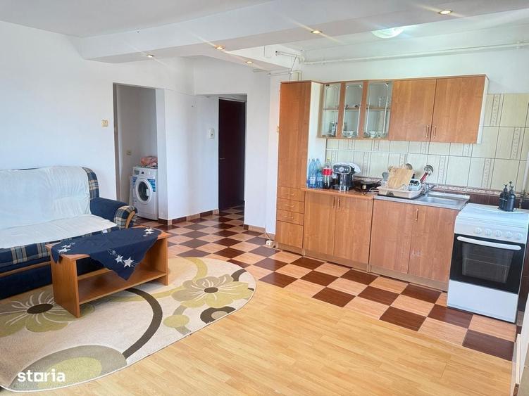 Apartament cu 3 camere decomandat în Micro 4