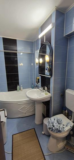 Apartament cu 4 camere decomandat în CET