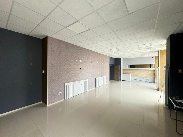 Spațiu comercial de închiriat cu vitrină de 12 m în zona Miorița - 4