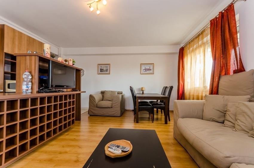 Apartament 3 camere cu garaj, et 2, bloc tip vila, zona Sub Arini - 1