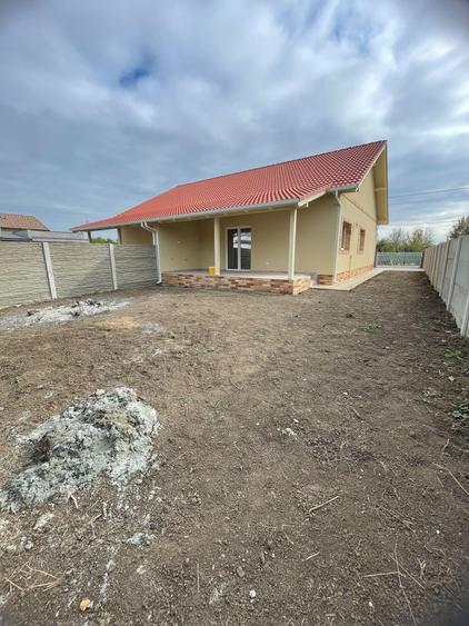 Două jumătăți de duplex, Bucovat - 13