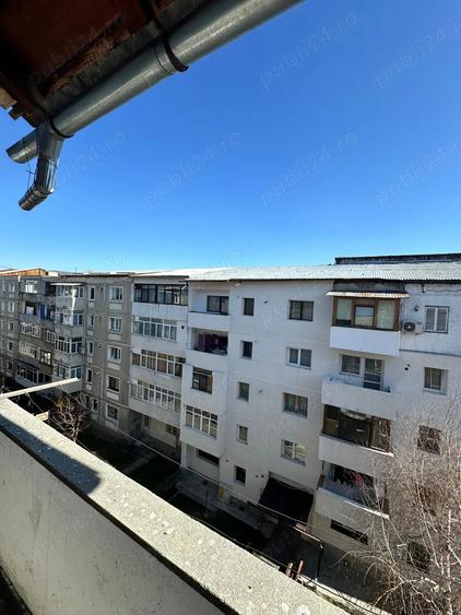 Se vinde apartament cu 3 camere, situat in Comane?ti, Bacau, etaj 4. - 8
